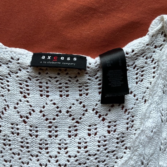 VINTAGE DAINTY CROCHET WHITE TANK TOP - Picture 3 of 4